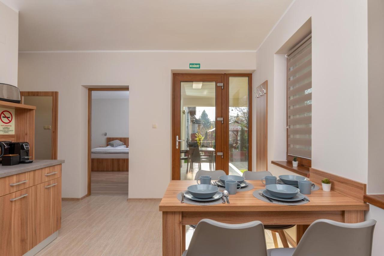 Hidfo Apartman-Nyugalom Szigetei Гюла Екстериор снимка